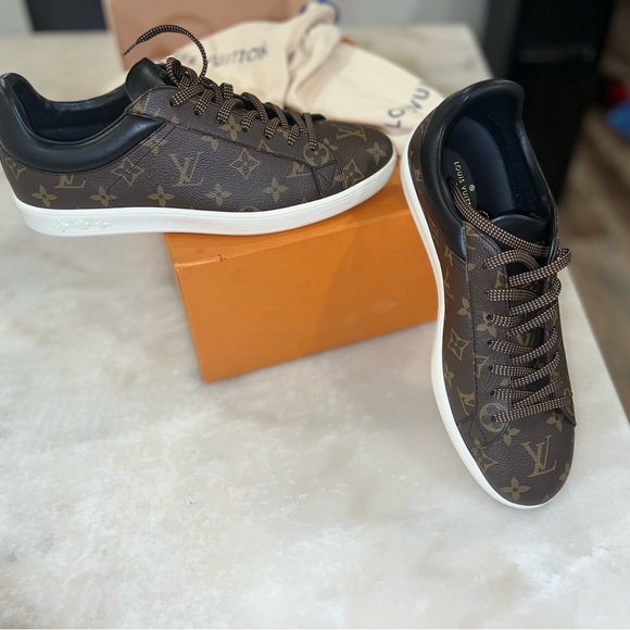 Shoes - Picture 4 of 5